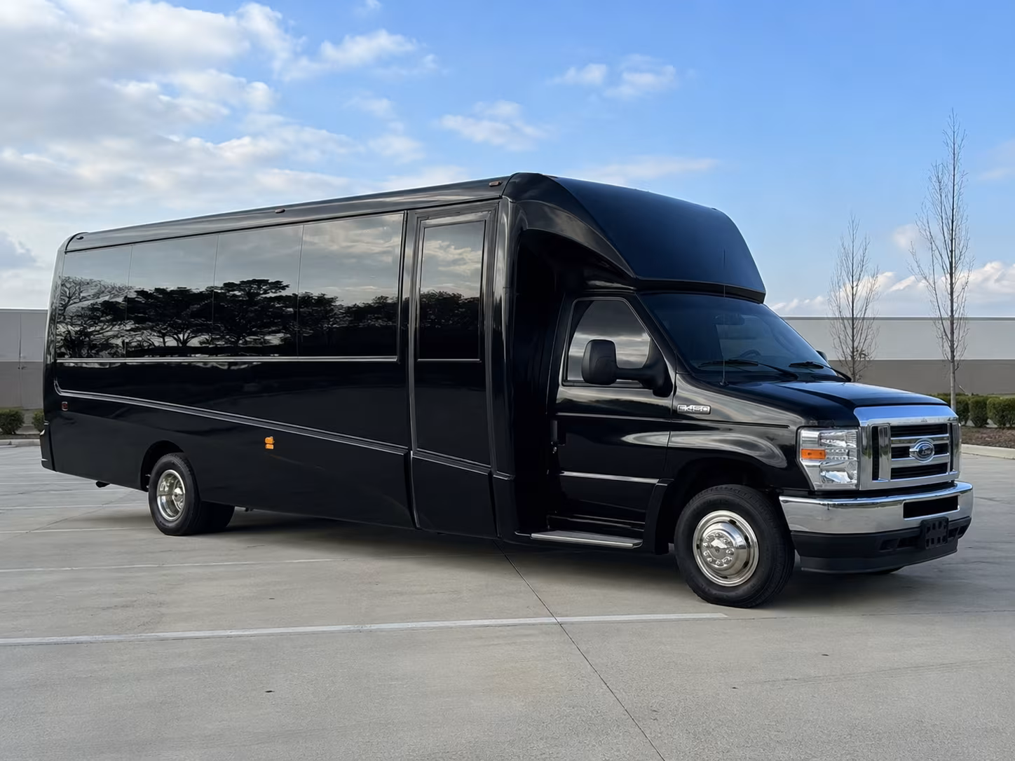 corporate airport transfer buses between elk grove and sacramento international smf