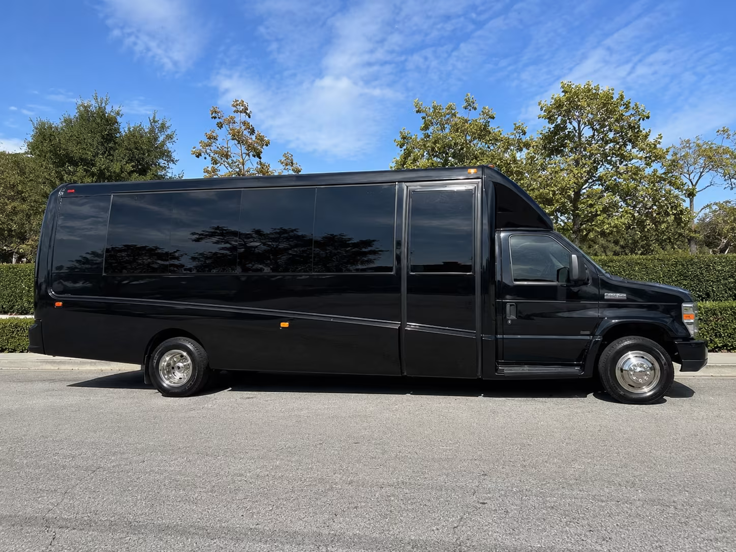 hotel to venue shuttle bus services for corporate groups visiting elk grove